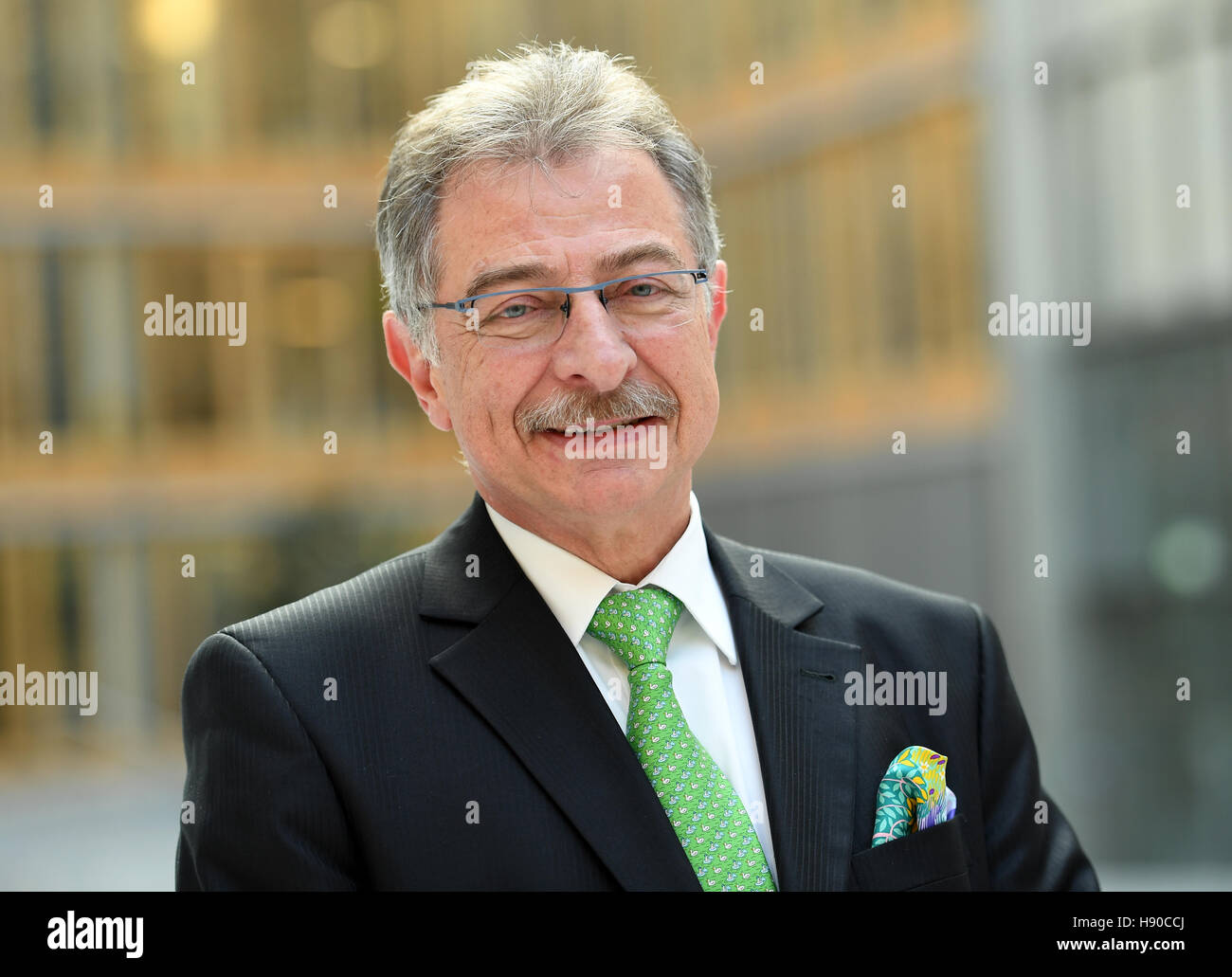 Berlin, Deutschland. 10. Januar 2017. BDI-Präsident Dieter Kempf in Bezug auf einer Pressekonferenz des Bundesverbandes der Deutschen Industrie (BDI, Bund der deutschen Industrie) in Berlin, Deutschland, 10 Januar 2017 abgebildet. Bildnachweis: Dpa picture Alliance/Alamy Live NewsReplace mit Stockfoto