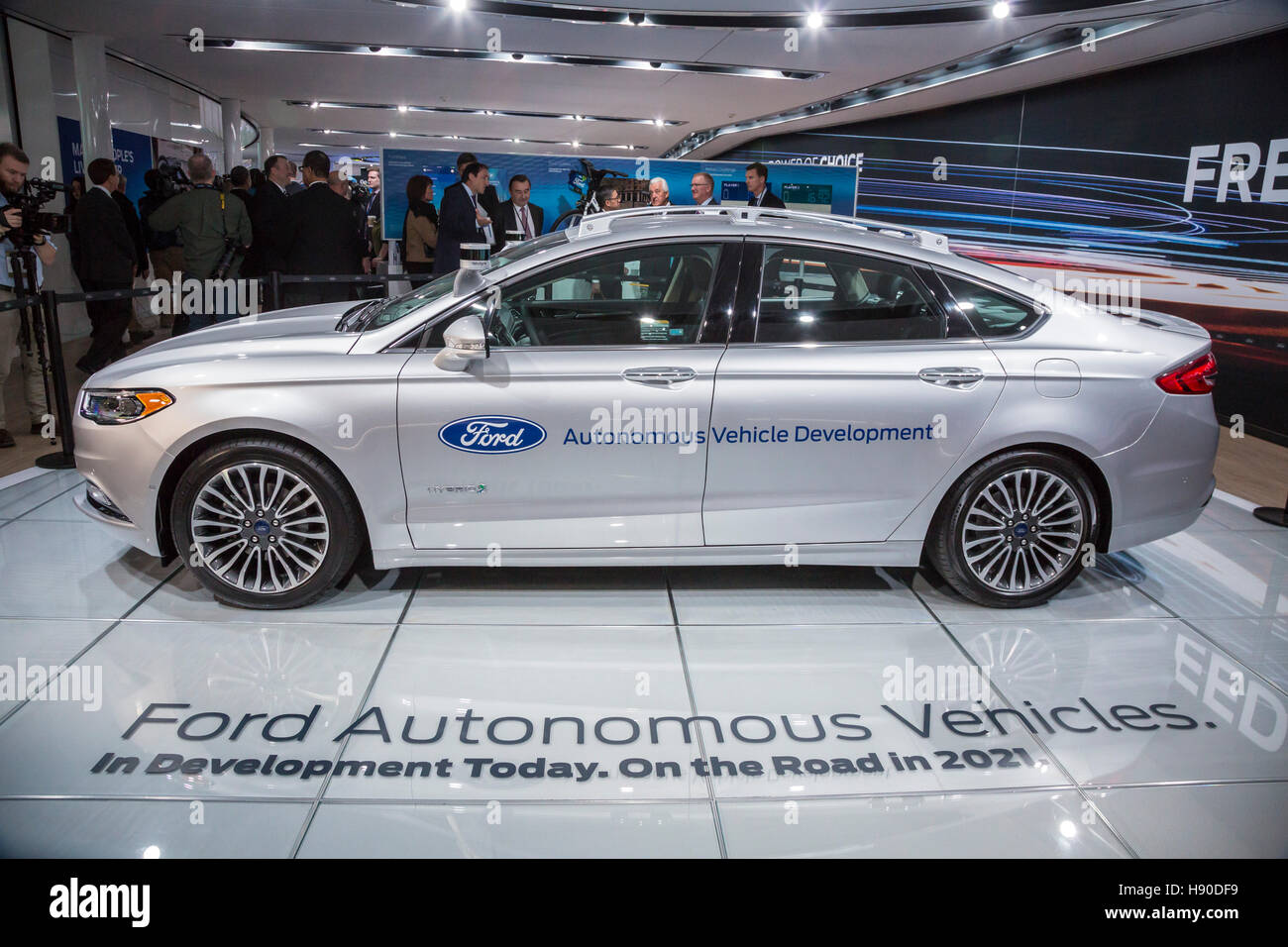 Detroit, USA. 9. Januar 2017. Ein Ford Fusion autonomes Fahrzeug auf dem Display auf der North American International Auto Show. © Jim West/Alamy Live-Nachrichten Stockfoto