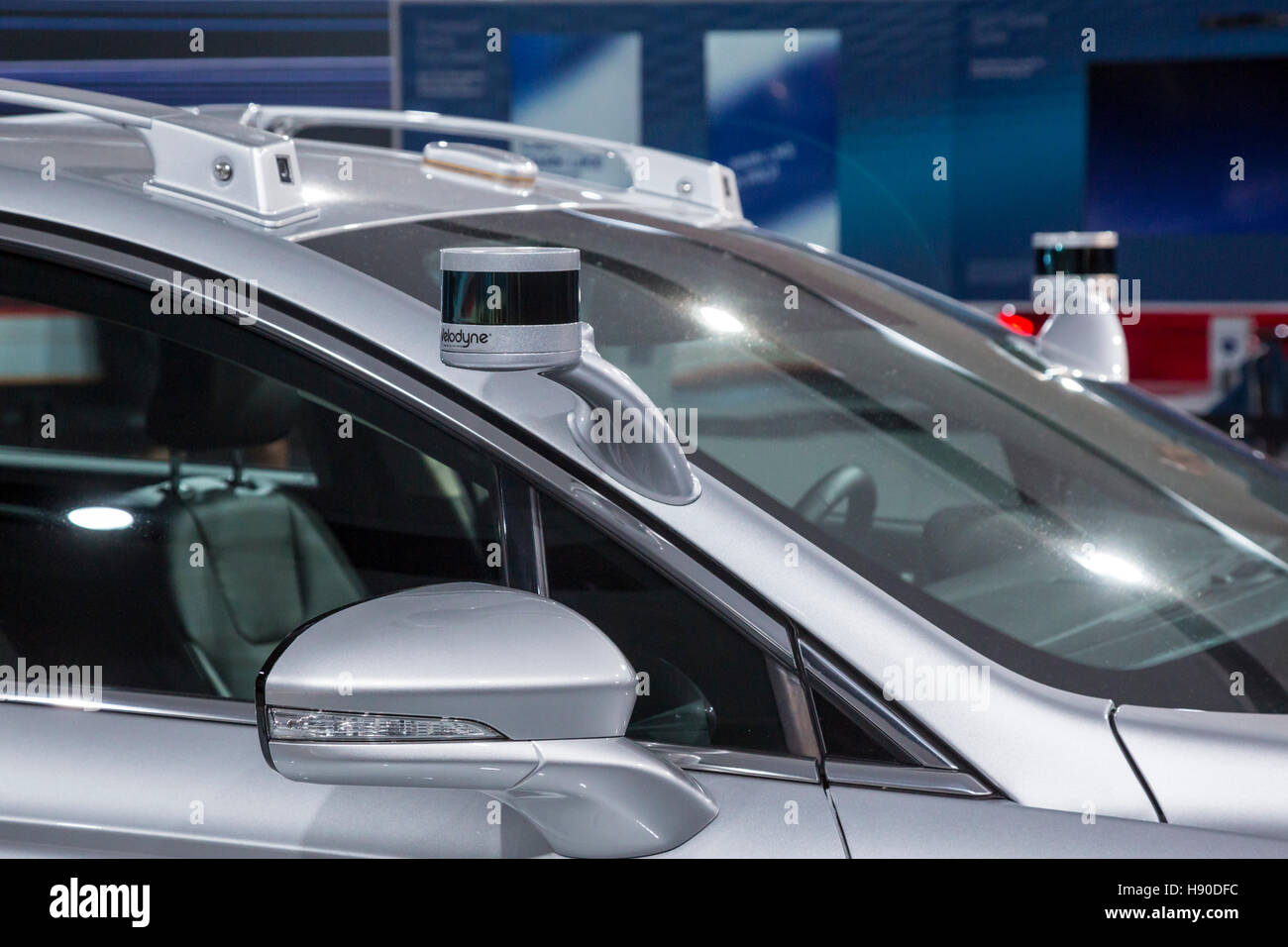 Detroit, USA. 9. Januar 2017. Sensoren auf einem Ford Fusion autonomes Fahrzeug auf dem Display auf der North American International Auto Show. © Jim West/Alamy Live-Nachrichten Stockfoto