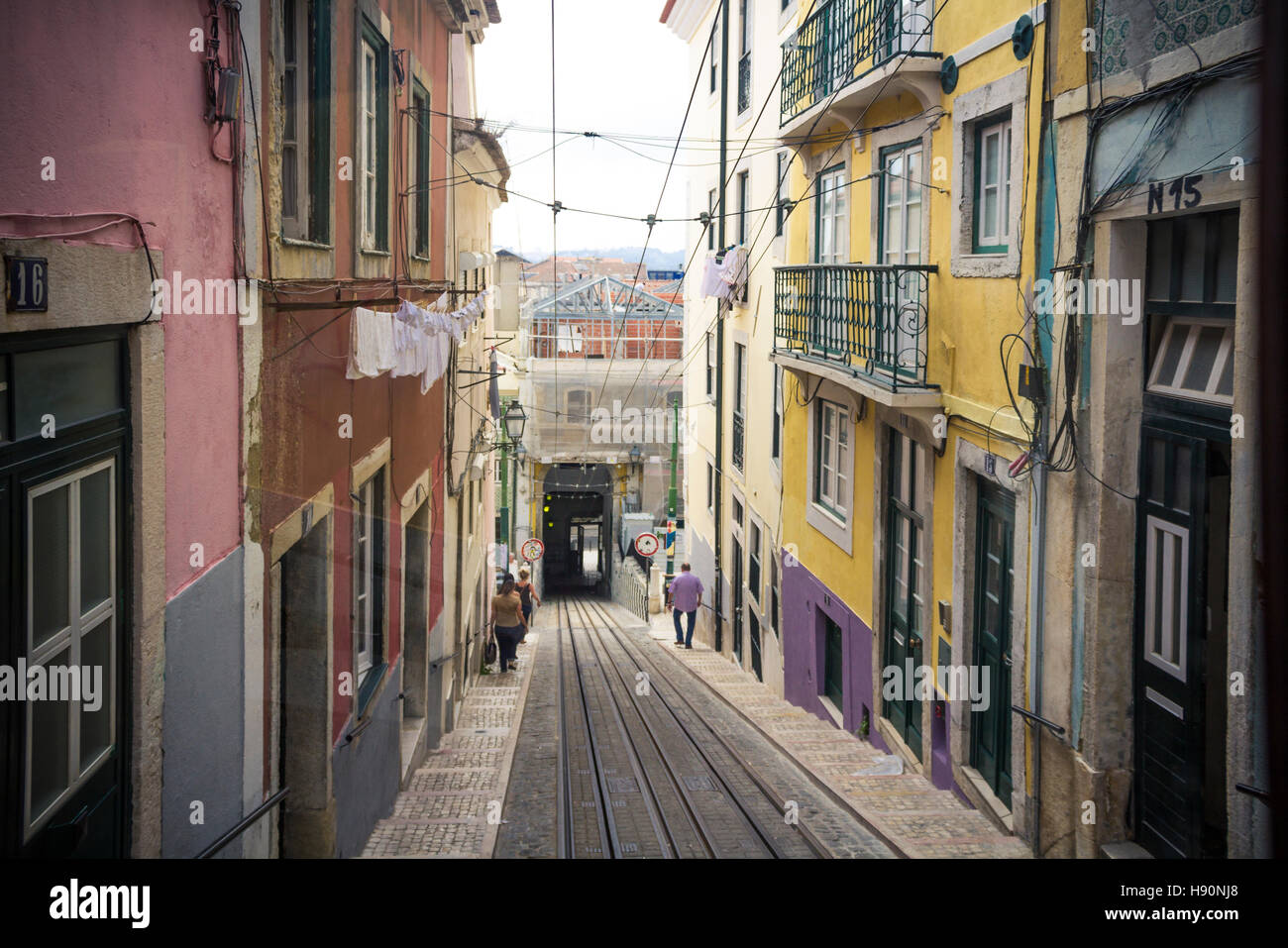 Die steilen und charakteristischen Klettersteige der Stadt. Lissabon, Portugal Stockfoto
