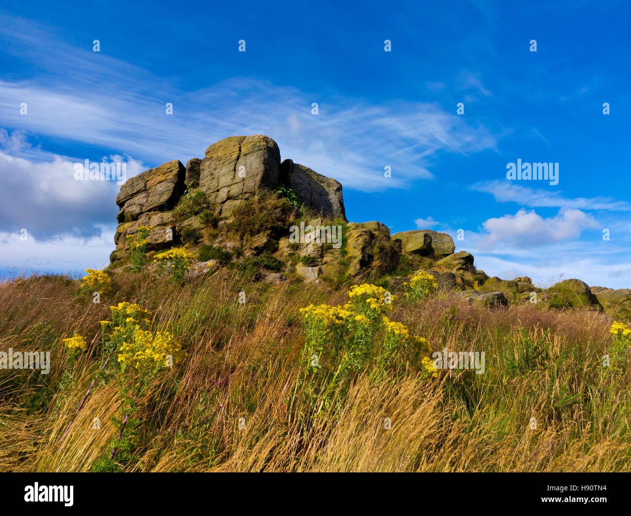 Ashover Rock oder Fabrick ein Gritstone-Boulder und Aussichtspunkt in der Nähe von Ashover im Peak District Derbyshire England UK Stockfoto