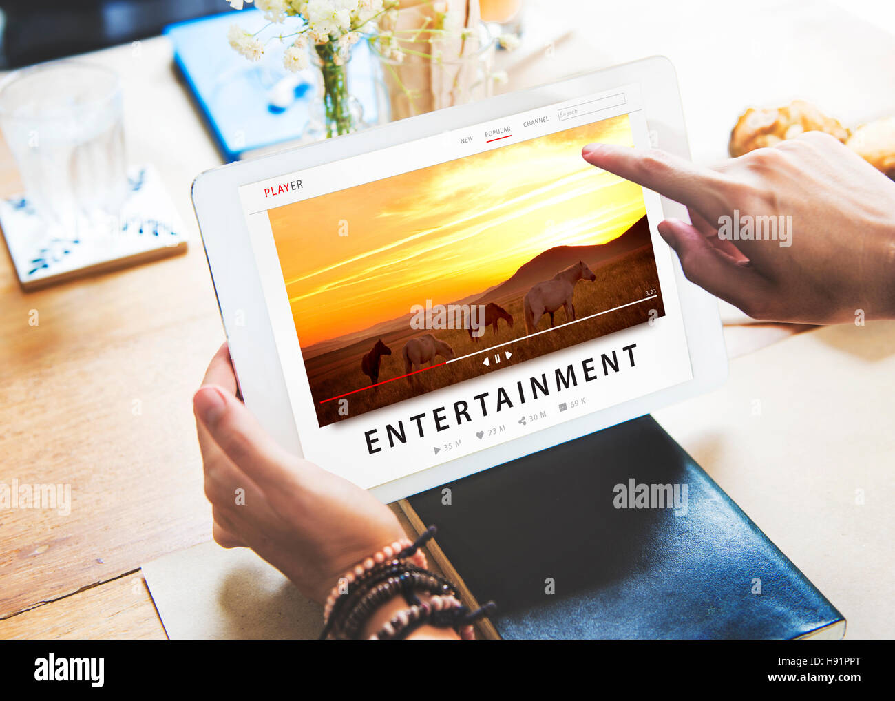 Unterhaltung-Streaming-Media-Kanal Multimedia-Konzept Stockfoto