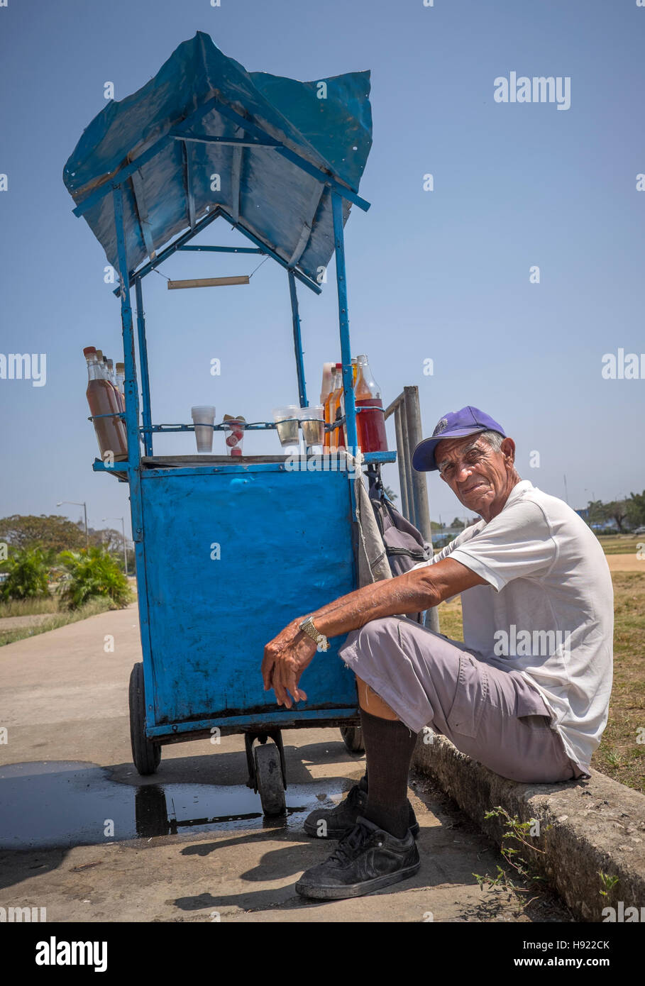 Havanna, Kuba: Straße Verkäufer und Softdrinks cart Stockfoto