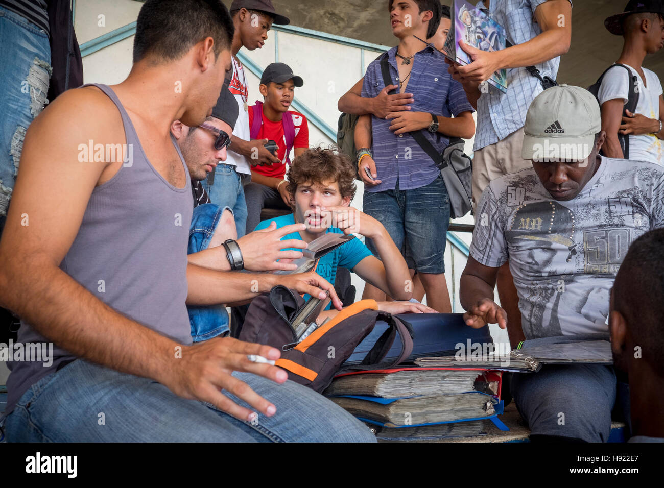 Havanna, Kuba: Junge Spieler versammelten sich auf einen Nachmittag frei in der Ciudad Deportiva (Sport City) Stockfoto