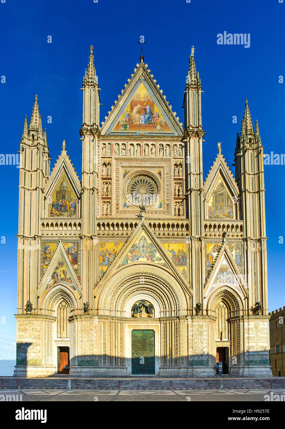 Orvieto mittelalterlichen Dom Kathedrale Kirche Wahrzeichen Fassade Vorderansicht. Umbria, Italien, Europa. Stockfoto