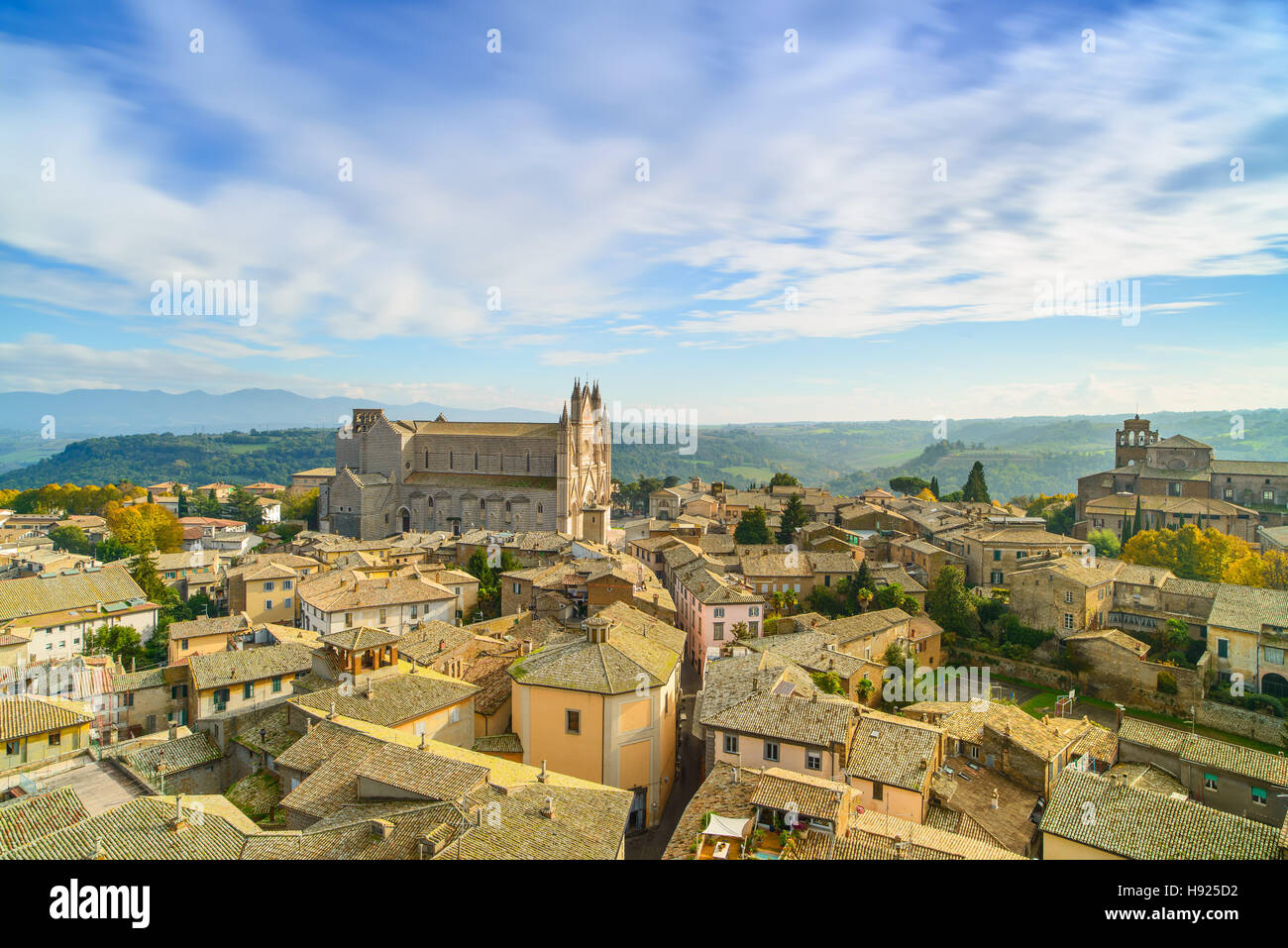Mittelalterliche Stadt Orvieto und Dom Kirche Wahrzeichen Panorama Luftbild. Umbria, Italien, Europa. Stockfoto