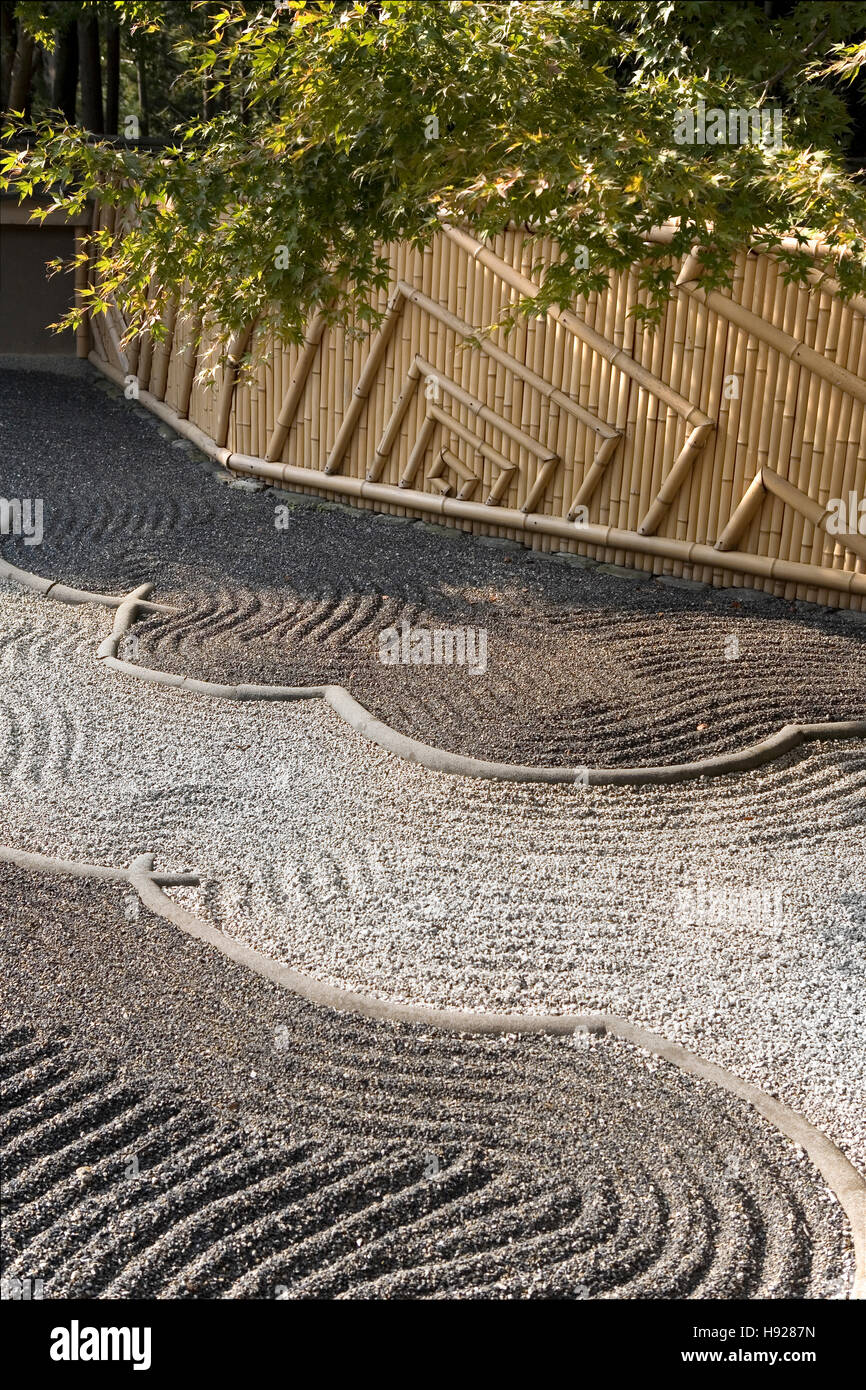 Ein japanischer Zen-Garten in Kyoto in Japan. Stockfoto