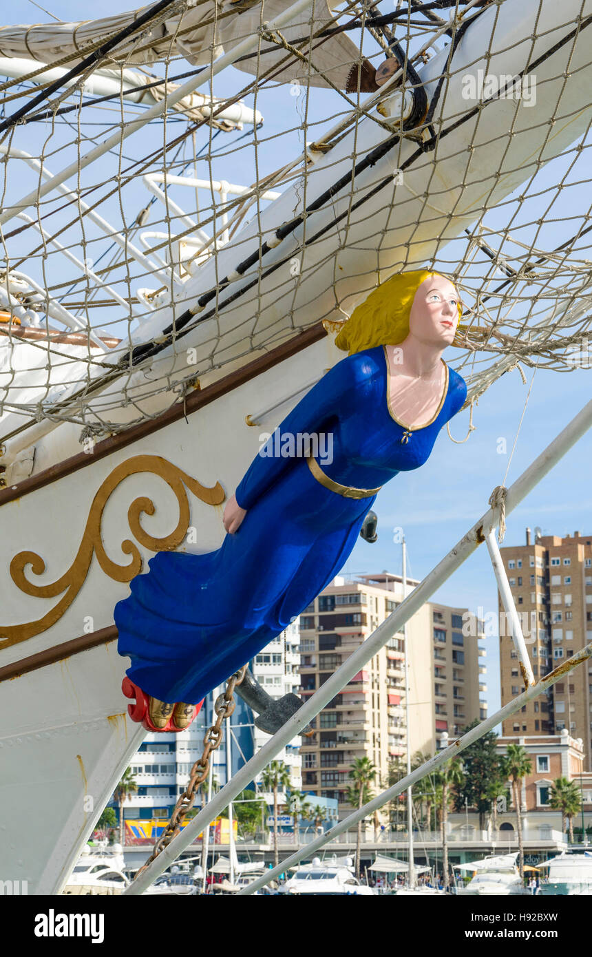 Galionsfigur, Frau, Weiblich, in voller Länge Abbildung im blauen Kleid. auf norwegischen Segeln Schiff Christian Radich im Hafen von Malaga, Spanien Stockfoto