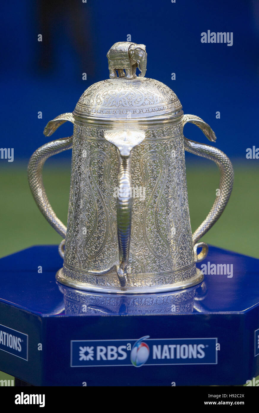 Die Calcutta Cup ist ein Rugby union Trophäe für den Gewinner der jährlichen Six Nations Championship Match zwischen England und Schottland. Stockfoto