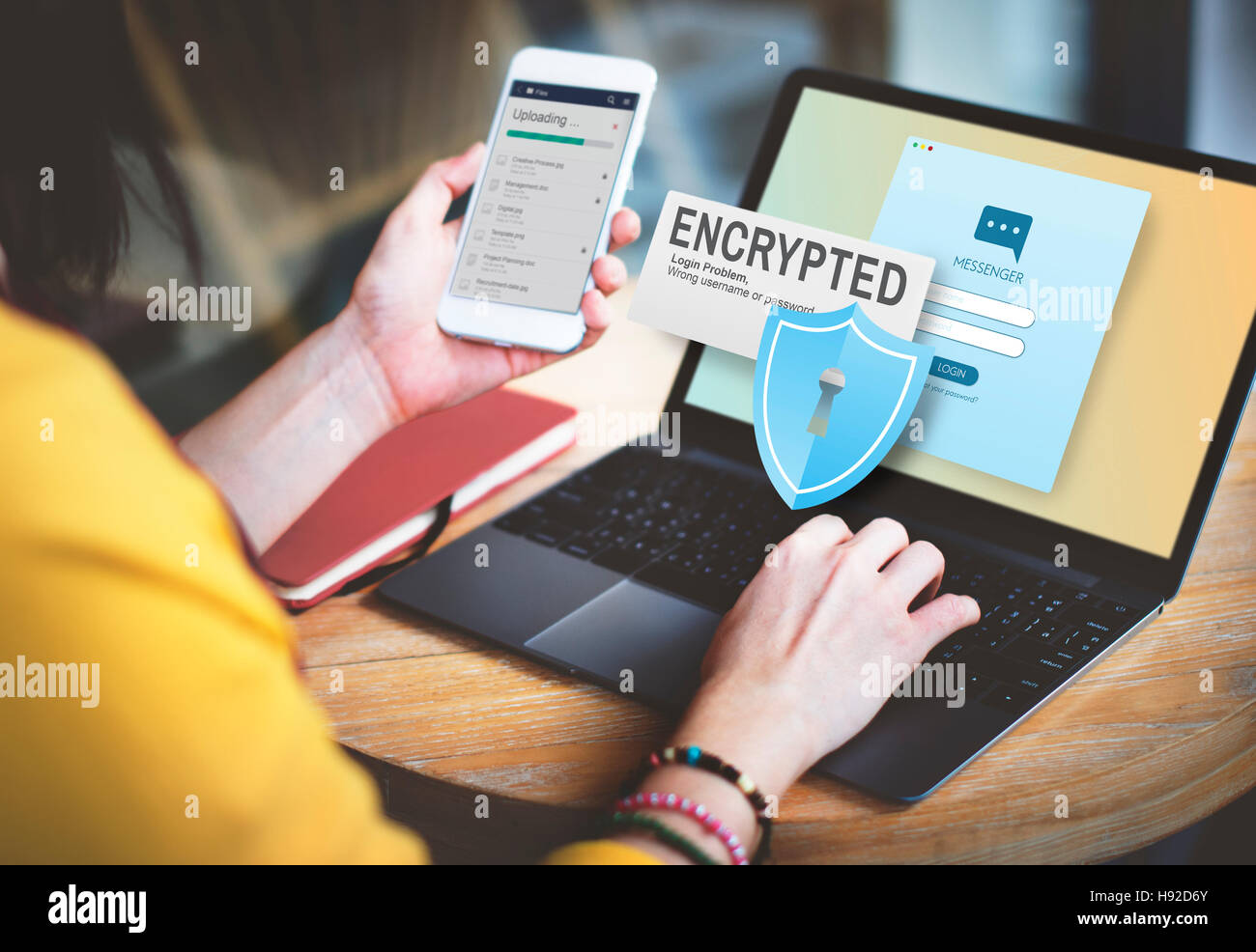 Verschlüsselte Daten binär Passwort sicher Informationskonzept Stockfoto