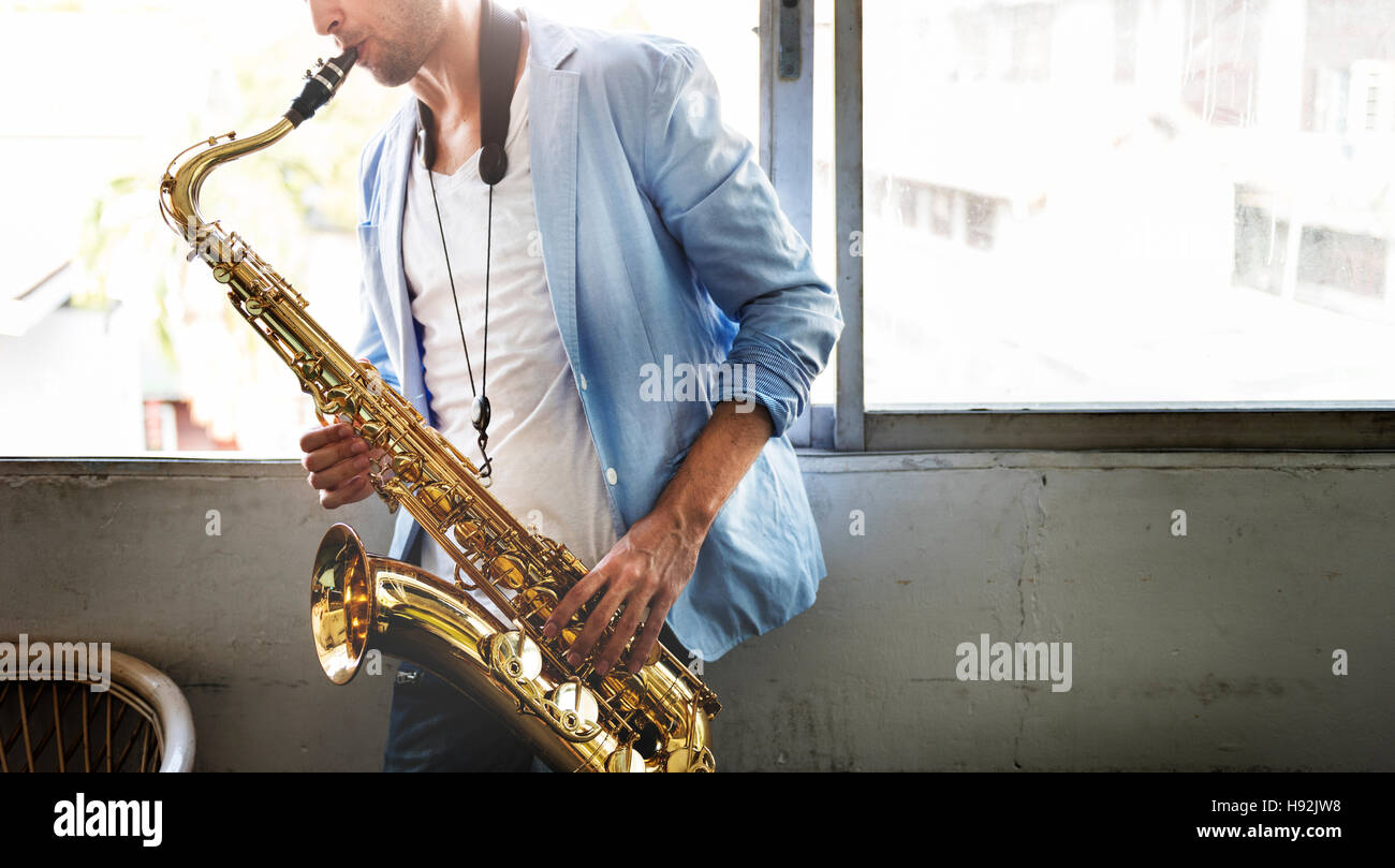 Jazzman musikalische Künstler spielen Saxophon-Konzept Stockfoto