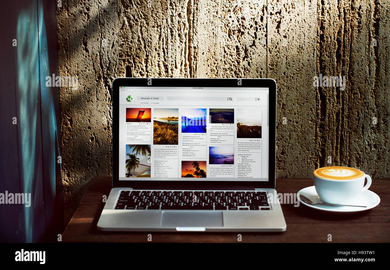 Computer-Kaffee-Verbindung-digitale Entspannungs-Konzept Stockfoto