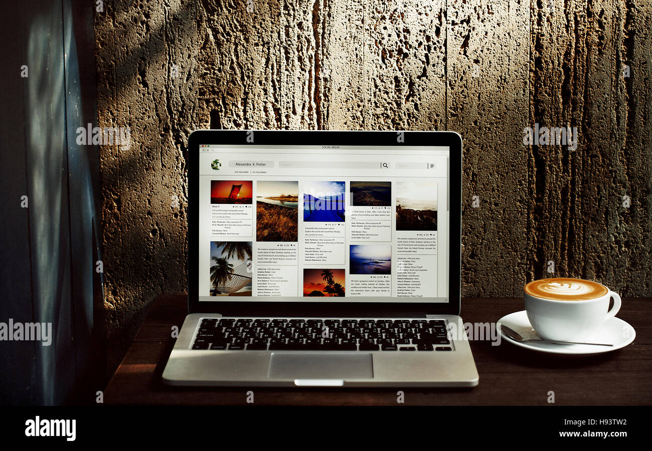 Computer-Kaffee-Verbindung-digitale Entspannungs-Konzept Stockfoto
