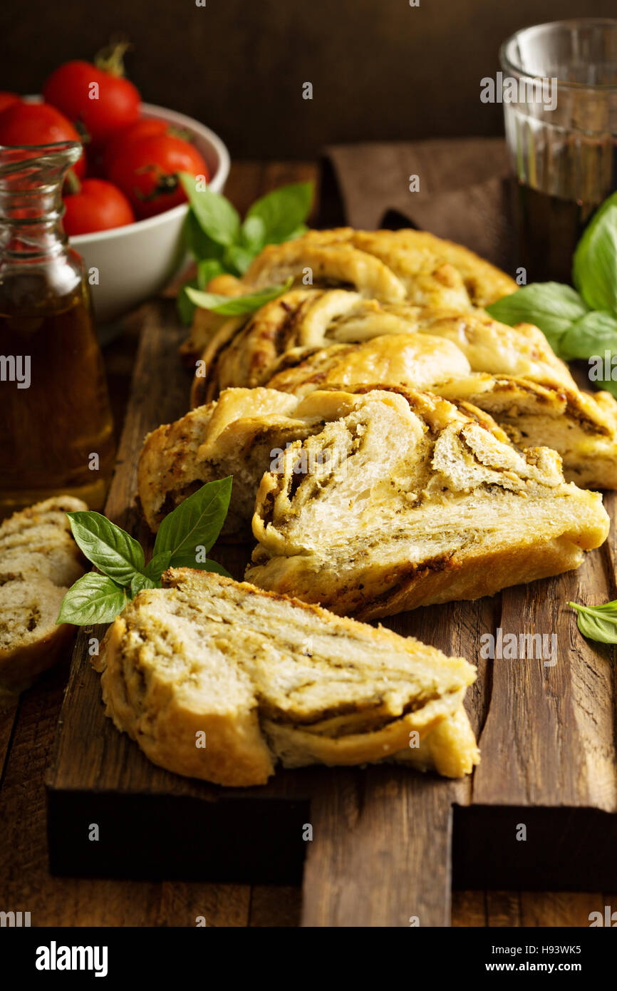 Geflochtene Pesto Brot Stockfoto