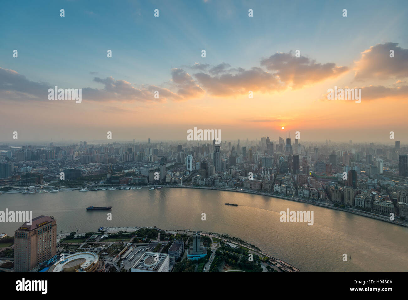 Stadtbild Sonnenuntergang Luftaufnahme, China Shanghai. Stockfoto