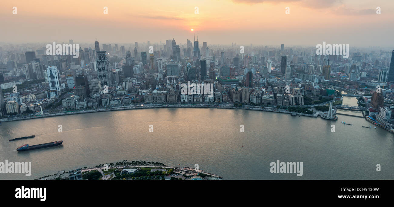 Panorama Stadtbild Sonnenuntergang Luftaufnahme, China Shanghai. Stockfoto