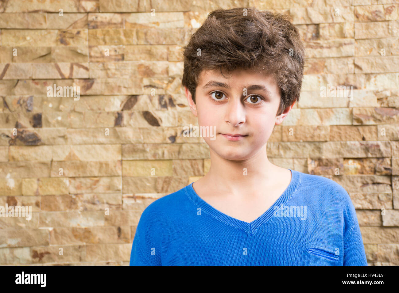Kopf und Schultern Porträt eines 10 Jahre alten Jungen Stockfoto