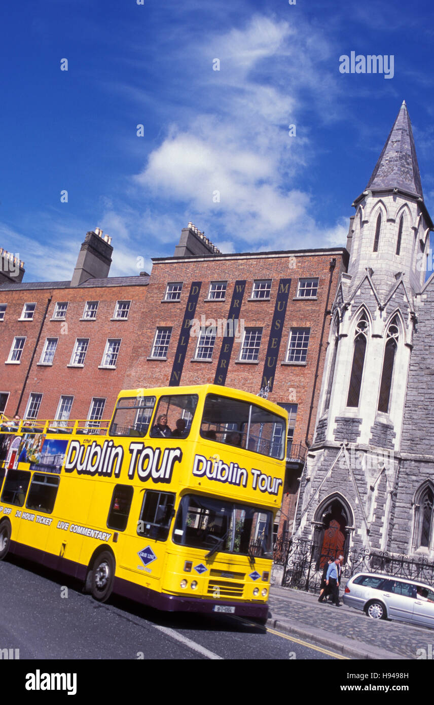 Bus vor Dublin Writers Museum, Stadtrundfahrt, Dublin, Irland Stockfoto