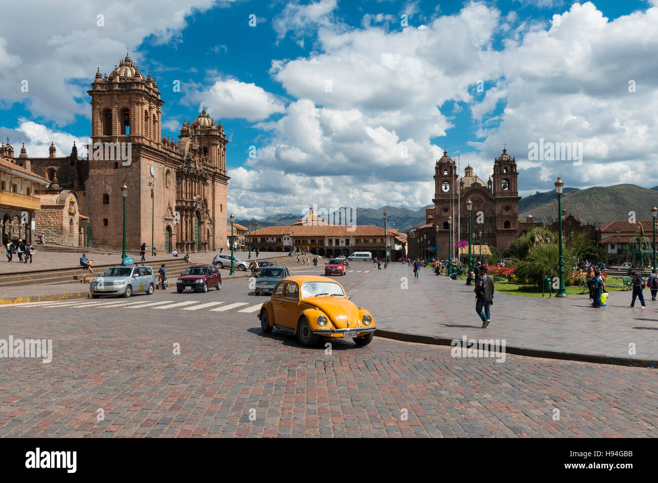 Cusco, Peru - 20. Dezember 2013: Blick auf die Plaza de Armas in der Stadt Cuzco in Peru. Stockfoto