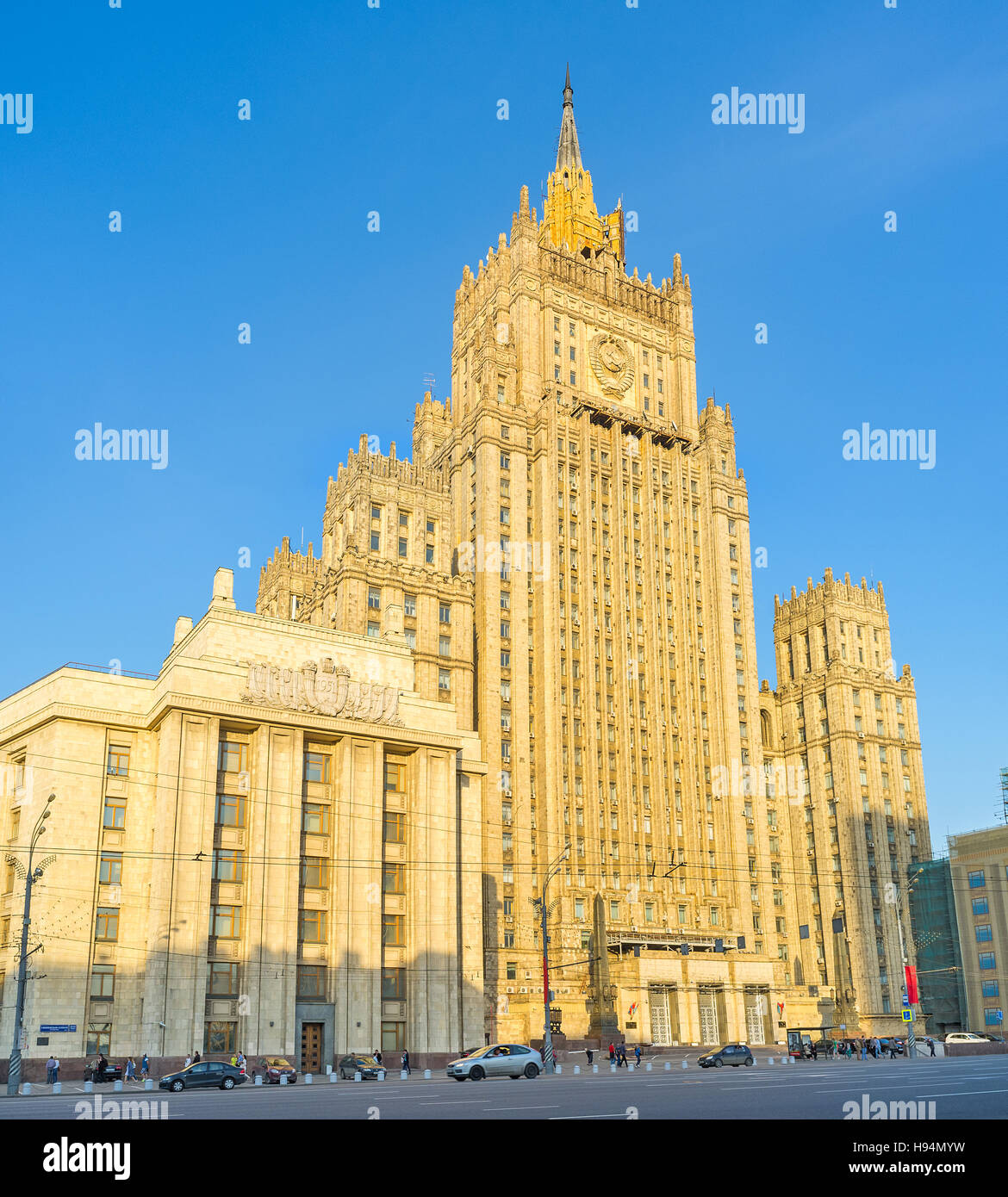 Die wichtigsten Gebäude des Ministeriums für auswärtige Angelegenheiten ist einer der berühmten sieben Wolkenkratzer, im stalinistischen Stil erbaut Stockfoto