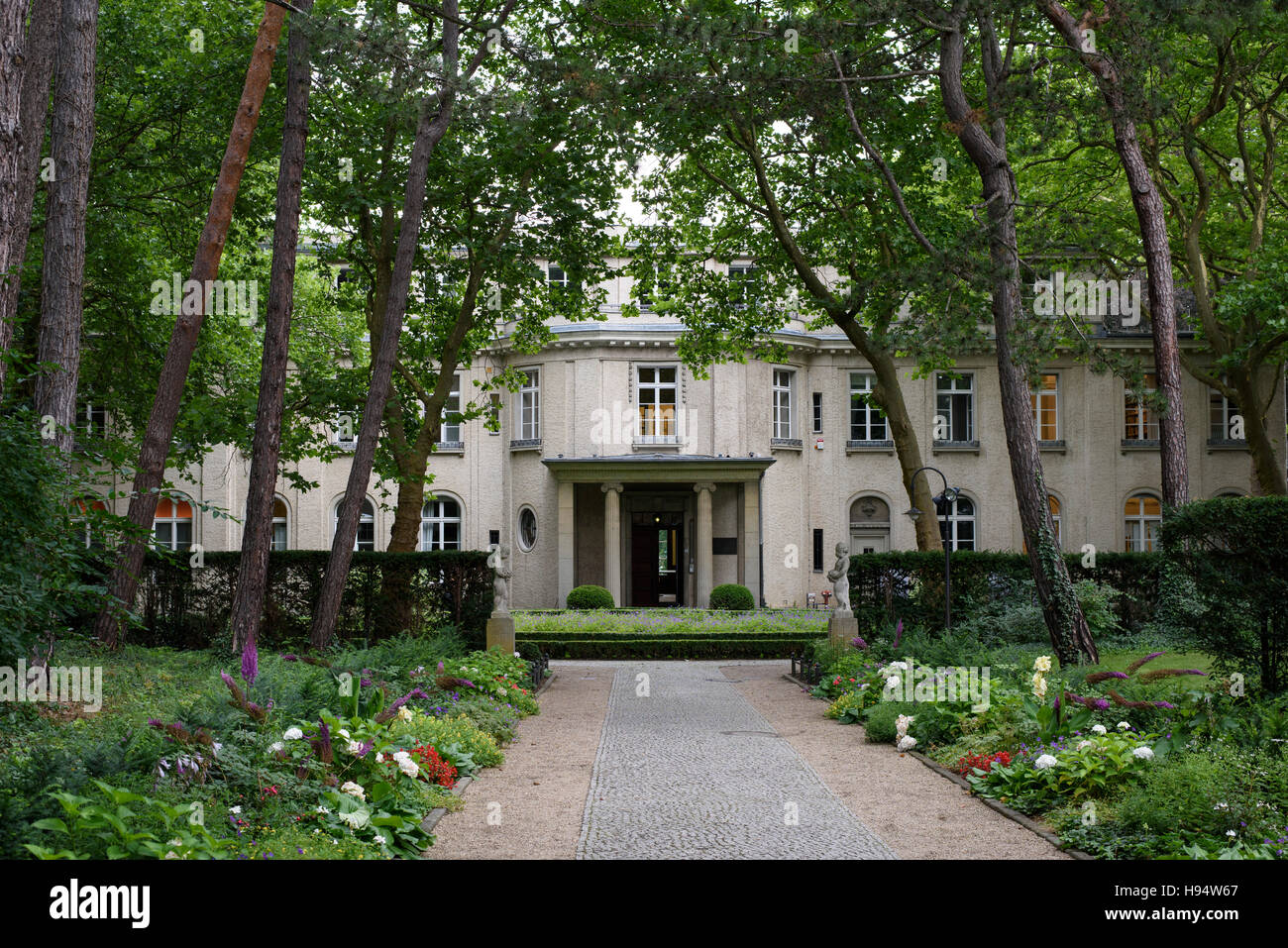 Berlin. Deutschland. Haus der Wannsee-Konferenz, Denkmal und pädagogische Website. Stockfoto