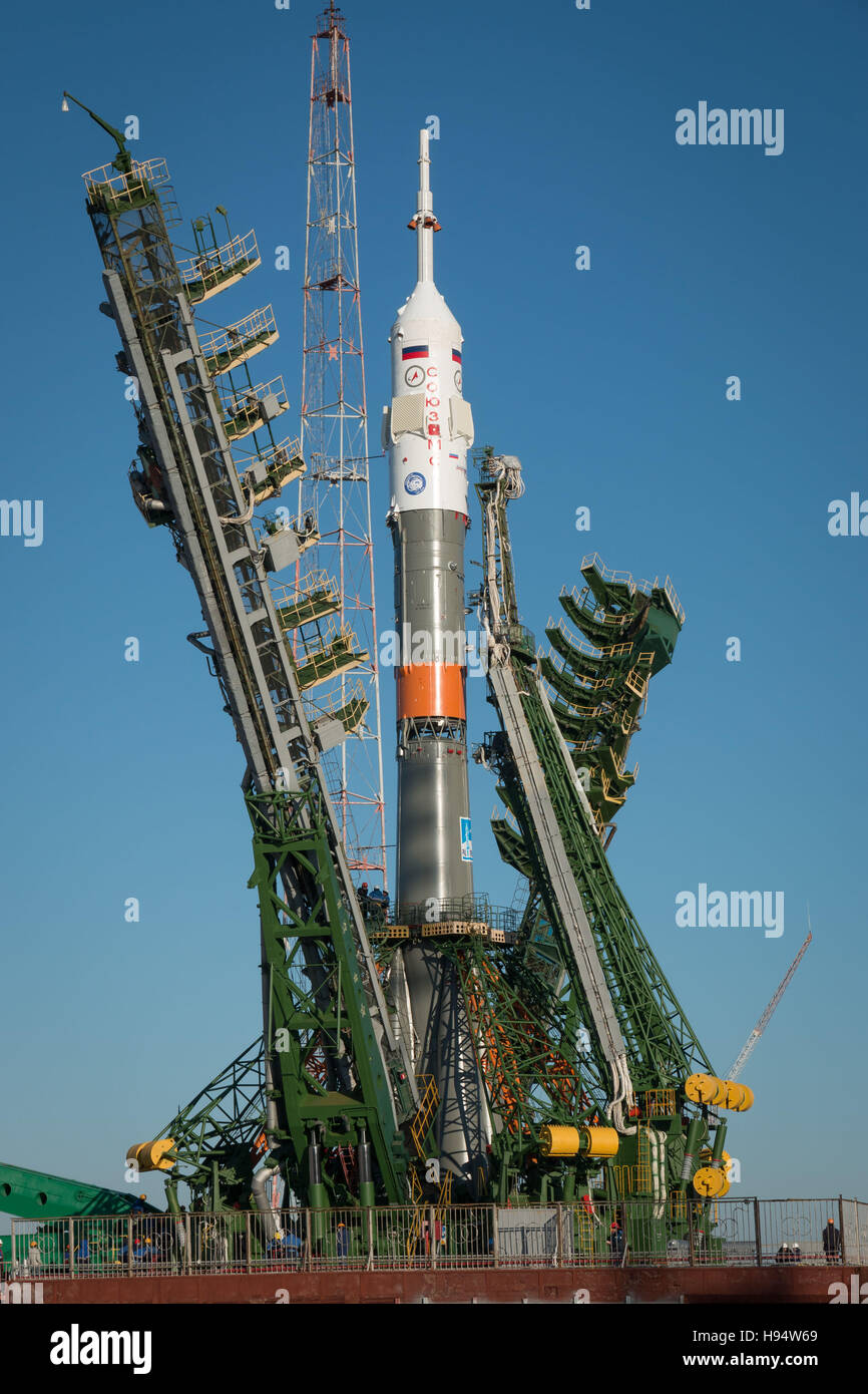 Die russische Sojus-Rakete und Sojus MS-03 Raumschiff sitzt auf dem Kosmodrom Baikonur Launch Pad in Vorbereitung auf die Mission der NASA internationale Raumstation Expedition 50-51 14. November 2016 in Baikonur, Kasachstan. Stockfoto