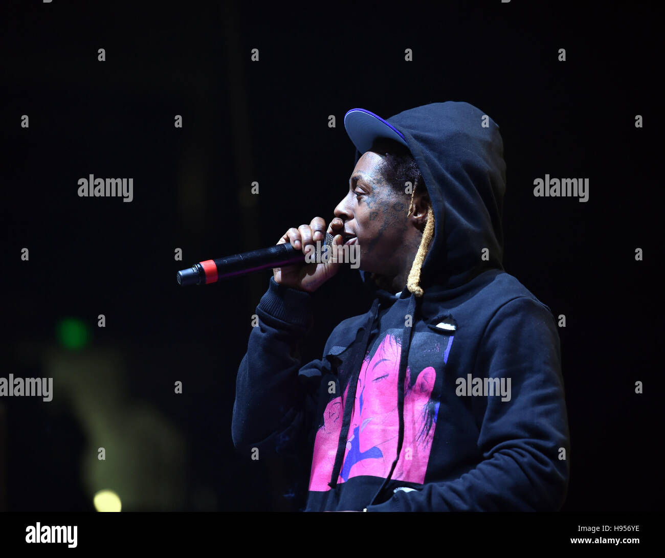 Norfolk, VIRGINIA, USA. 18. November 2016. LIL WAYNE, Grammy-Gewinner der Rap bringt das konstante CENTER an der OLD DOMINION UNIVERSITY in NORFOLK, VIRGINIA am 17 OCTOBERL 2016. © Jeff Moore/ZUMA Draht/Alamy Live-Nachrichten Stockfoto