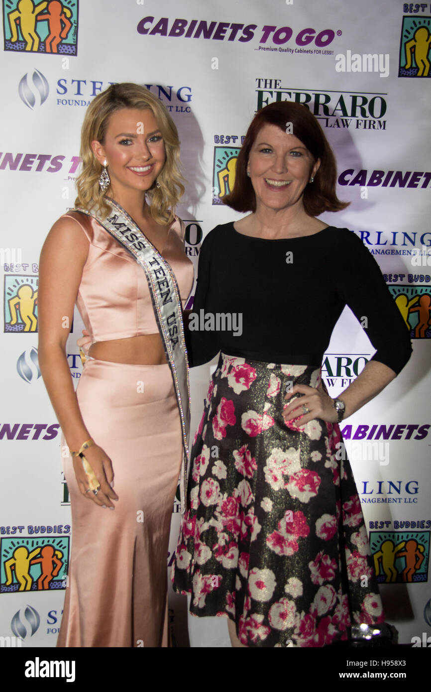 Miami, Florida, USA. 18. November 2016. American actress Kate Flannery (r) und Miss Teen USA Karlie Heu besuchen die 20. jährlichen Best Buddies Miami Gala im Ice Palace Studios am 18. November 2016 in Wynwood, Florida. © Foto Zugang/Alamy Live-Nachrichten Stockfoto