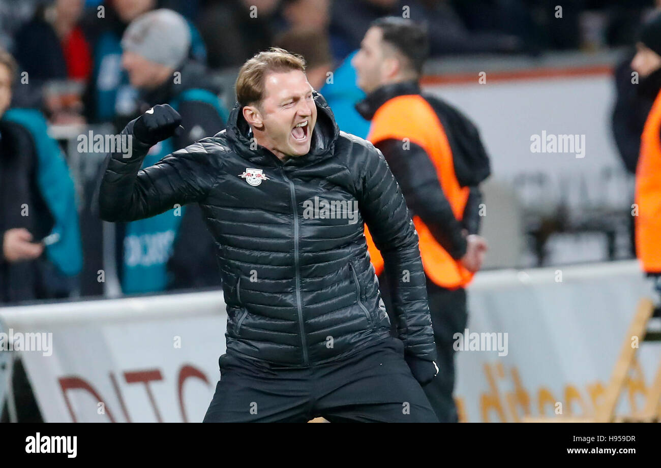 Leverkusen, Deutschland. 18. November 2016. Ralph HASENHUETTL, RB Leipzig Trainer Jubel, Freude, Emotionen, feiern, lachen, jubeln, jubeln, zerreißt die Arme, ballte die Faust, Schrei, Sprung, Full-Size, BAYER 04 LEVERKUSEN - RB LEIPZIG 2-3 1. Fußball-Bundesliga, Leverkusen, am 18. November 2016, Saison 2016/2017 Credit: Peter Schatz/Alamy Live News Stockfoto
