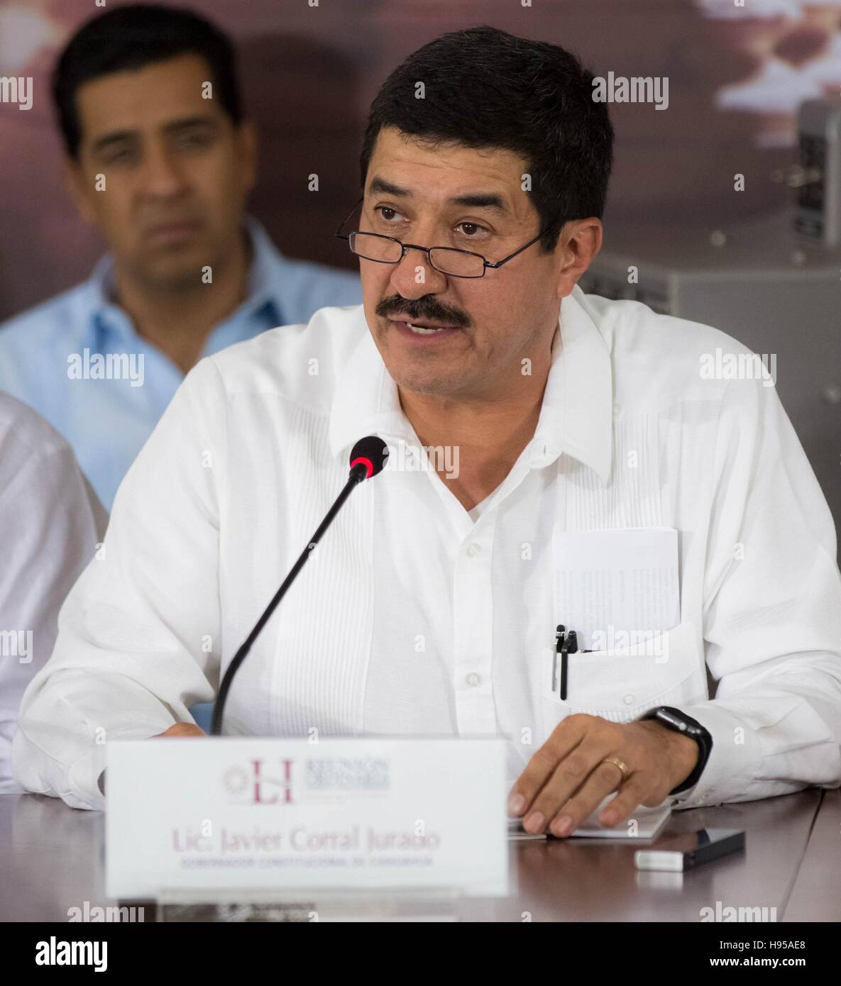 Huatulco, Mexiko. 18. November 2016. Gouverneur von Chihuahua Javier Corral Jurado Tagung des nationalen Bund der Gouverneure 18. November 2016 in Huatulco, Oaxaca, Mexiko. Bildnachweis: Planetpix/Alamy Live-Nachrichten Stockfoto