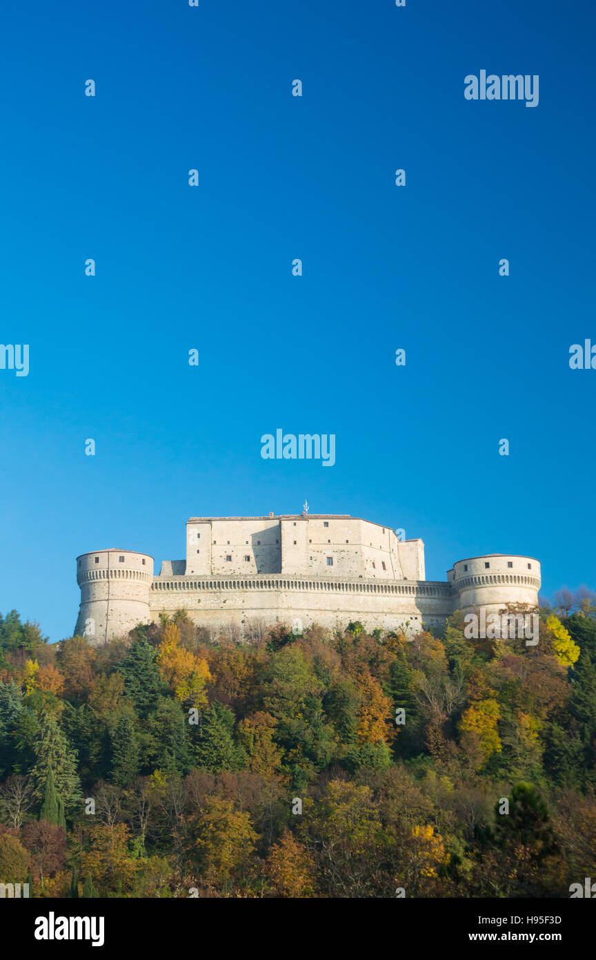Historische Burg San Leo in Romagna Landschaft Reisen Italien im Herbst Stockfoto