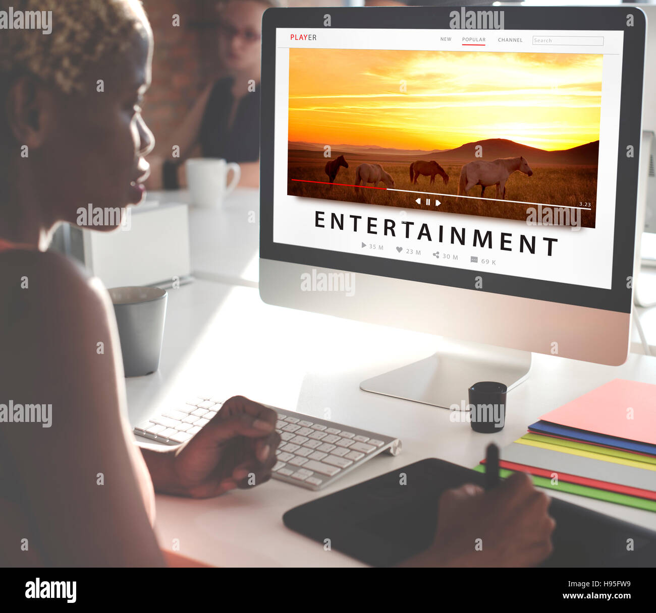 Unterhaltung-Streaming-Media-Kanal Multimedia-Konzept Stockfoto