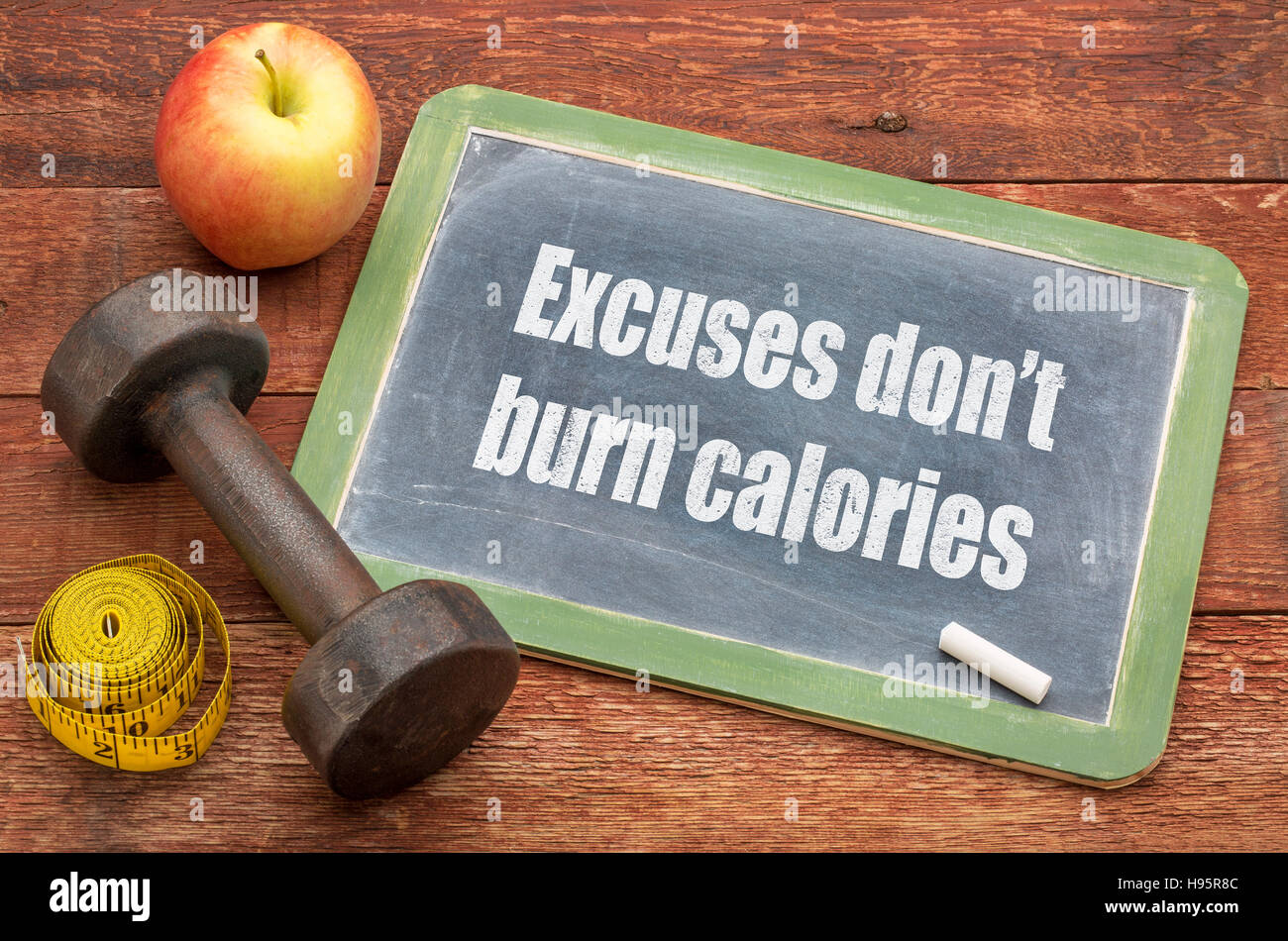 Entschuldigung nicht verbrennen Kalorien - Fitness und Bewegung Konzept - Schiefer Tafel Zeichen gegen verwitterte rot lackierten Scheune Holz Stockfoto
