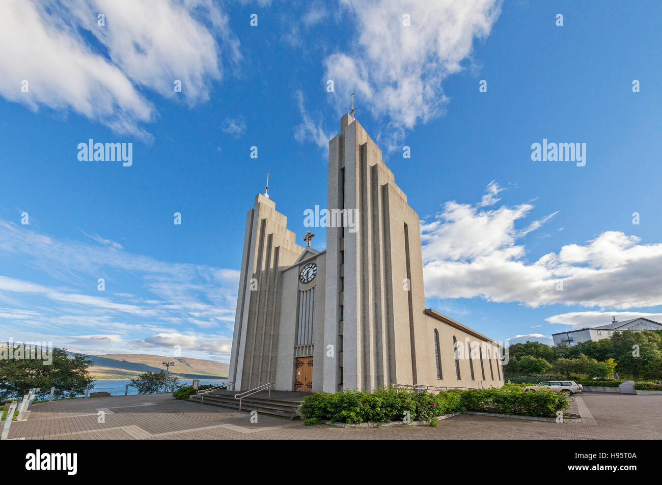 Die Akureyrarkirkja lutherische Kirche in Akureyri, Island. Stockfoto