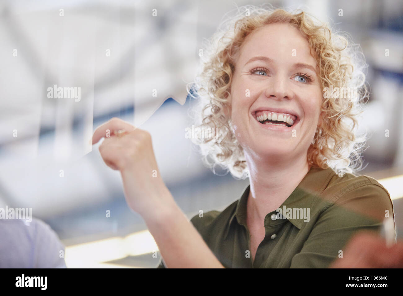 Lachende Geschäftsfrau Stockfoto