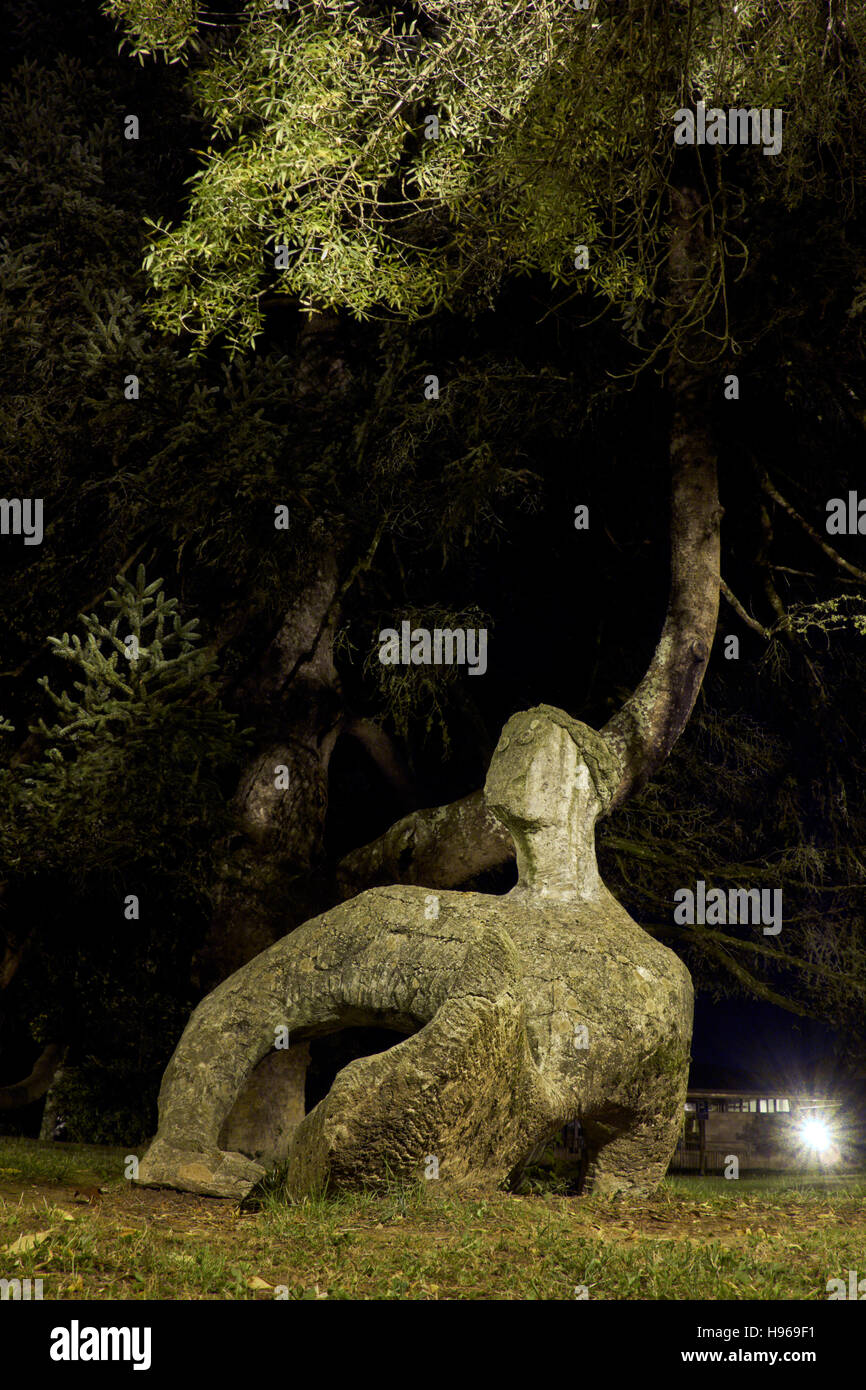 "Lamia", baskische mythologischen Charakter, außerhalb der Botanische Garten des Naturparks Bertiz. Navarra, Baskenland. Spanien Stockfoto