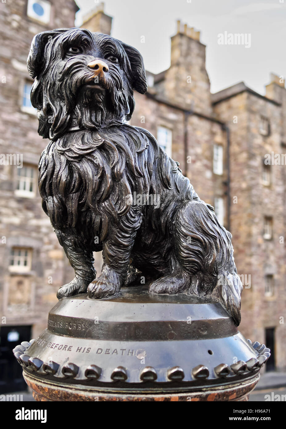 UK, Schottland, Lothian, Edinburgh, Ecke Candlemaker Row und George IV Bridge, Statue von Bobby. Stockfoto