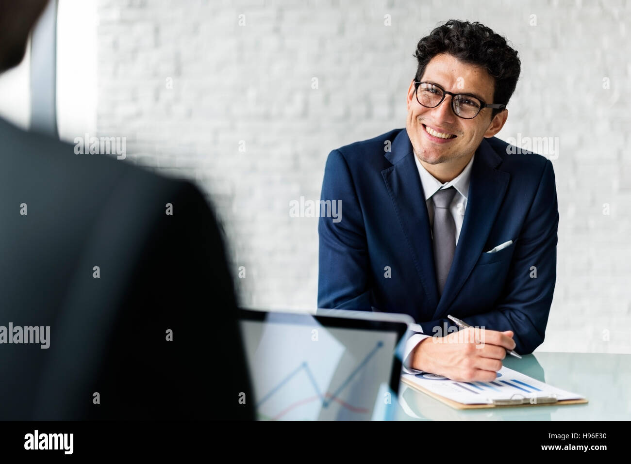 Vertrag erfüllen, Indoor Unternehmenskonzept Stockfoto