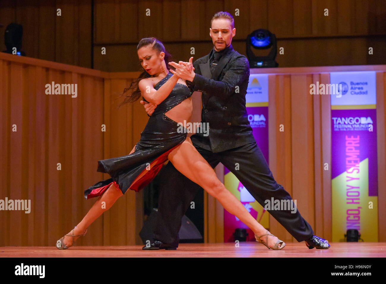 Buenos Aires, Argentinien. 28. August 2016. Tanzpaar Kuznetsov Dmitriy und Nikolaeva Olga teilnehmen an den Tango Dance World Cup. Stockfoto