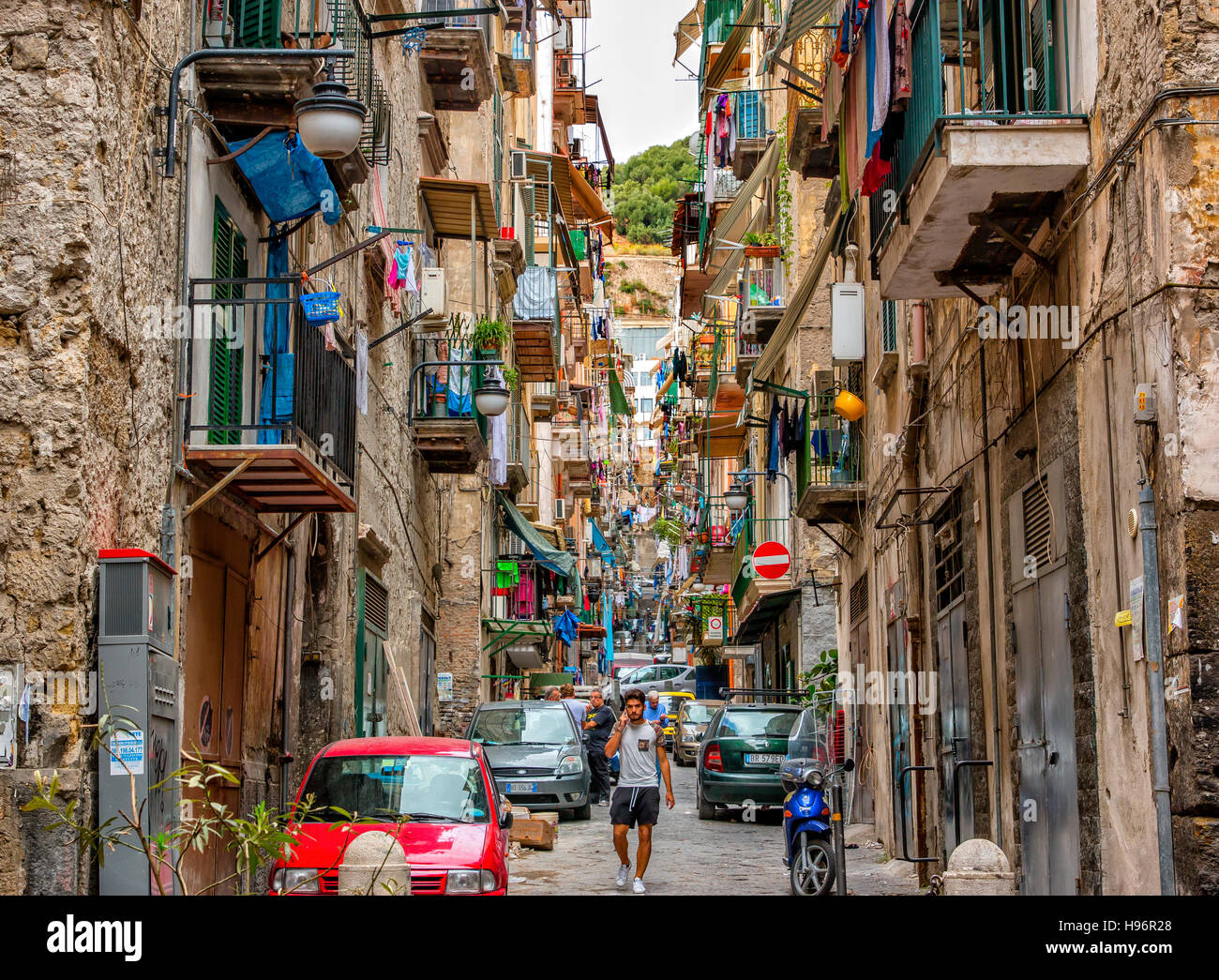 Straßenszene in Quartieri Spagnoli, Neapel, Italien Stockfoto