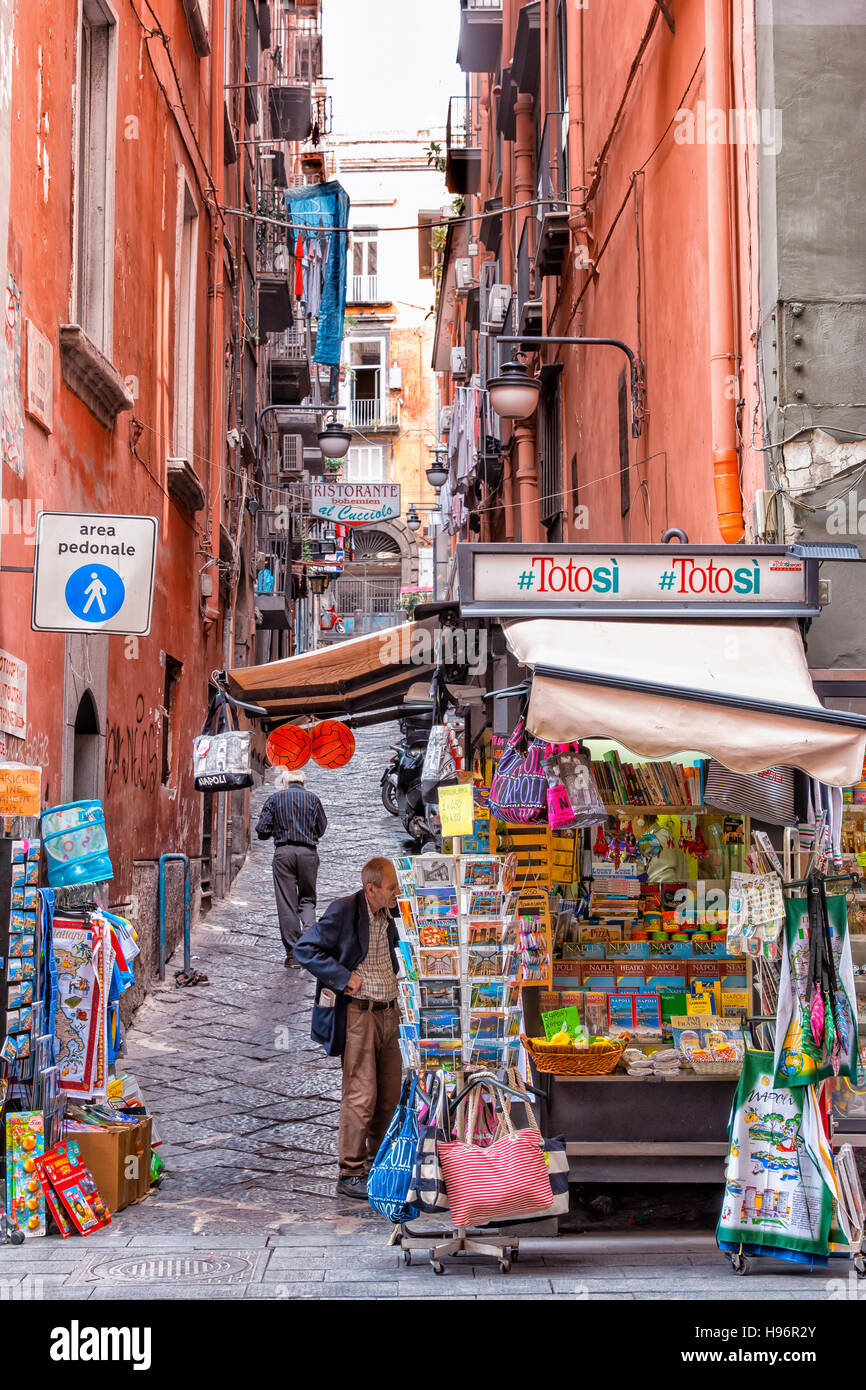 Straßenszene in Quartieri Spagnoli, Neapel, Italien Stockfoto