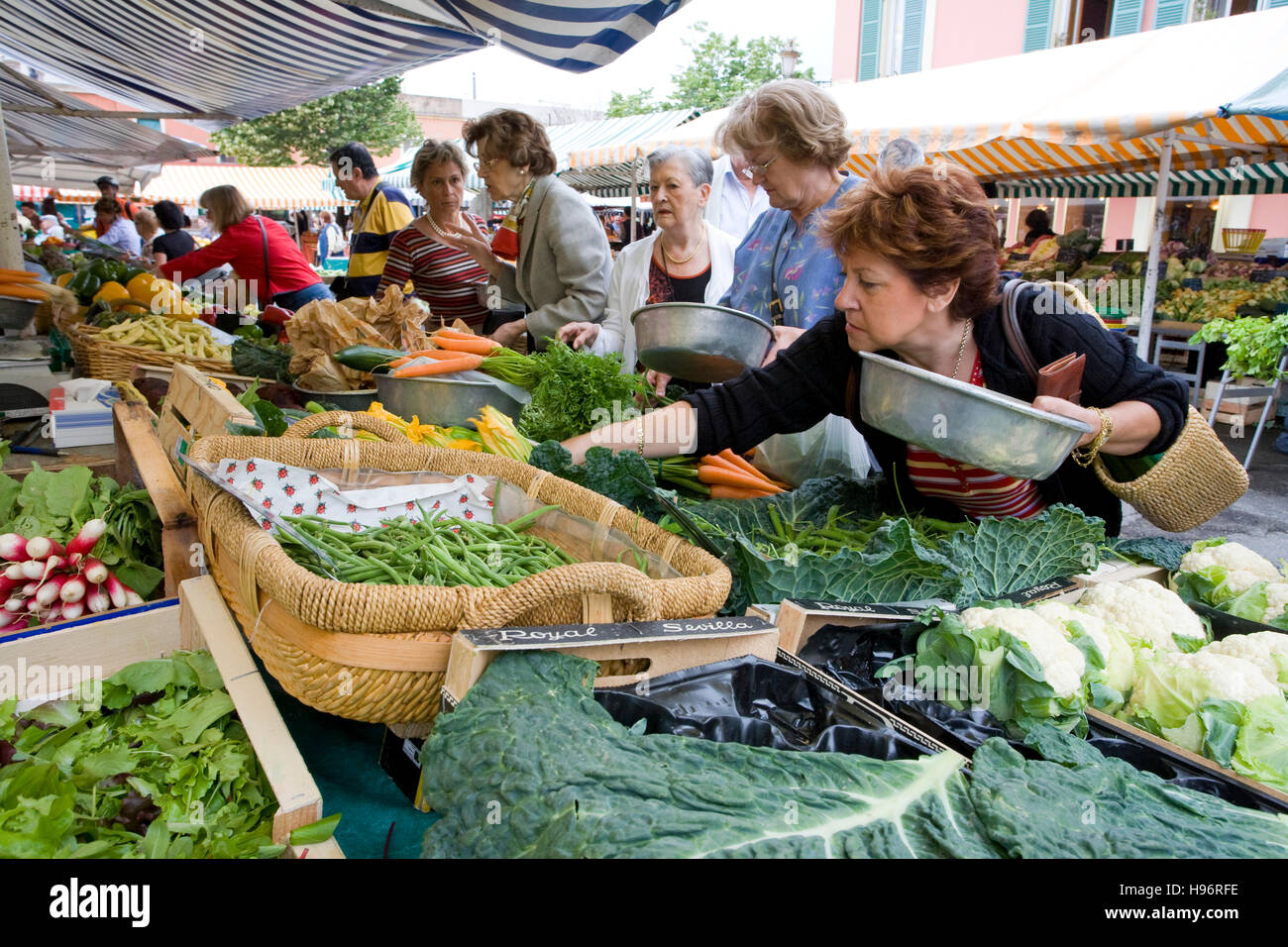 Obst und Gemüse Markt, Cours Saleya, wöchentlicher Markt, Nizza, Côte d '  Azur, Frankreich Stockfotografie - Alamy
