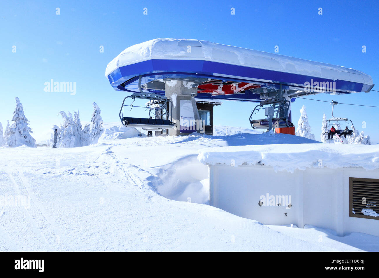 Bergstation des Skiliftes in Kopaonik Resort. Serbien. Stockfoto