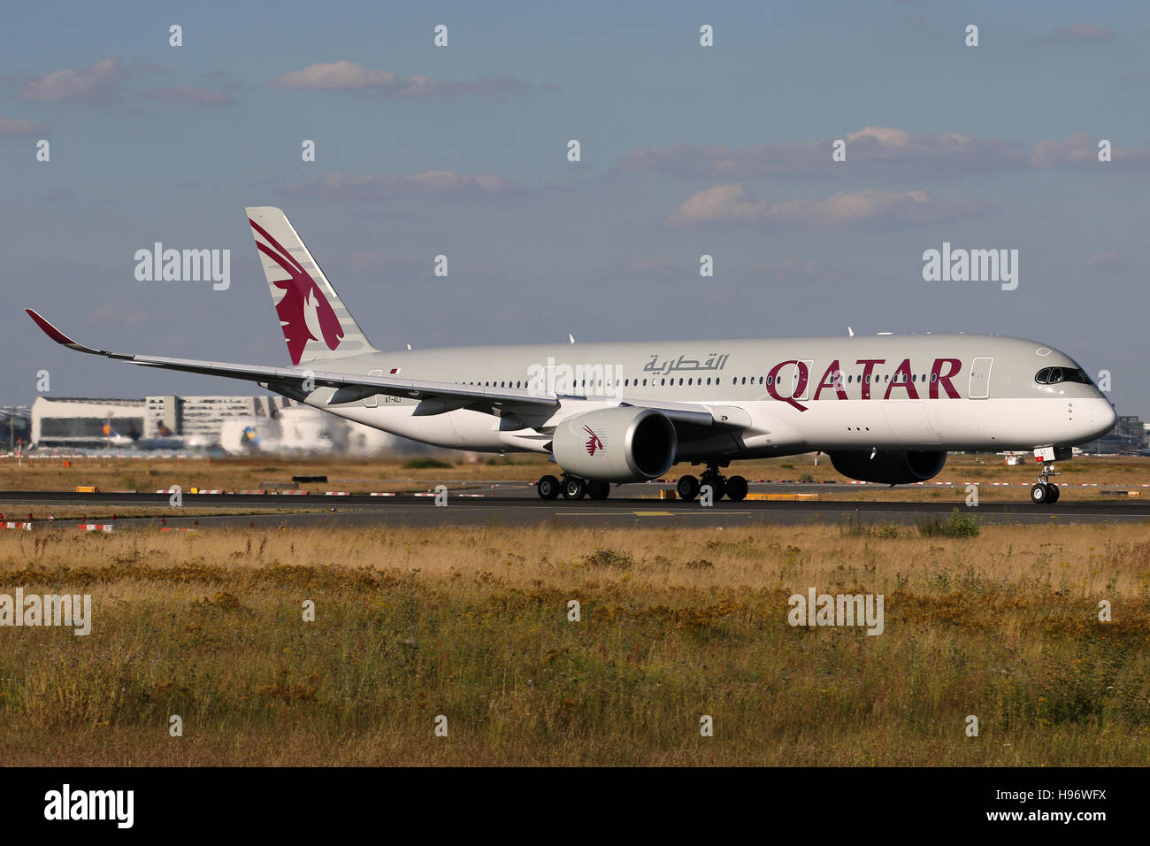Frankfurt, Deutschland - 18. Juli 2016: Qatar Airways Airbus A350-900 am Frankfurter Flughafen Stockfoto