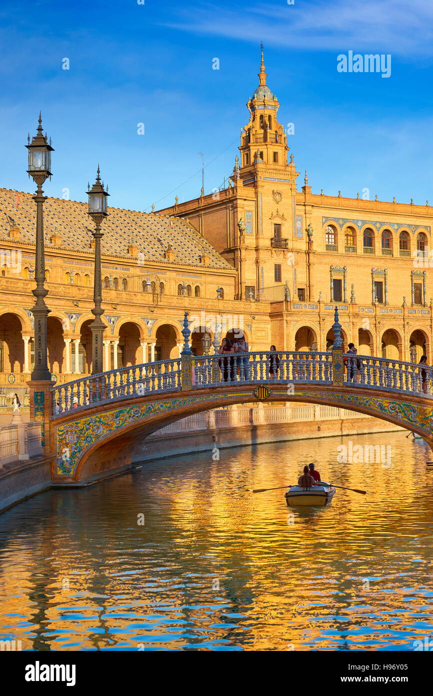 Plaza de Espana, Boot am Kanal, Sevilla, Spanien Stockfoto