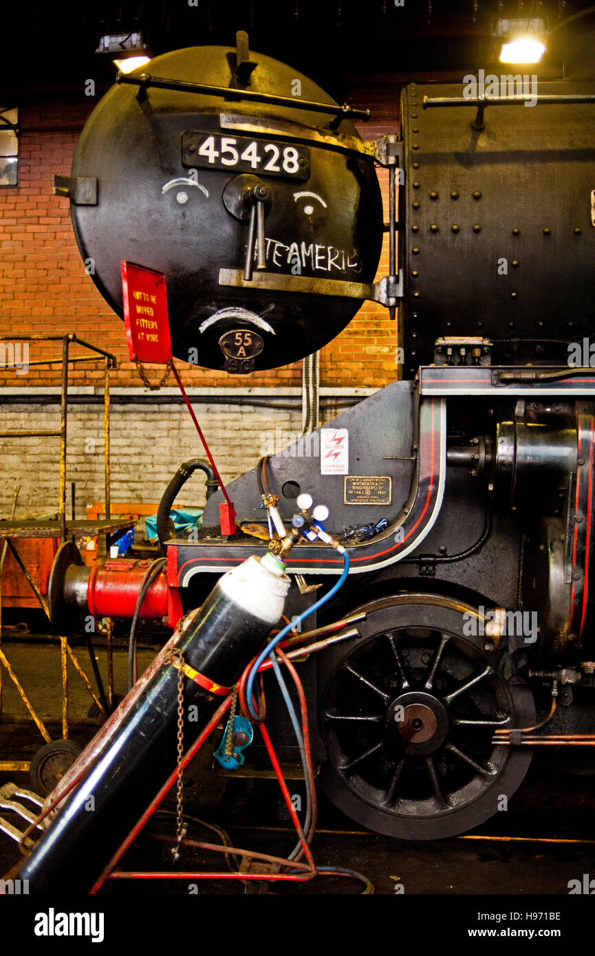 5 schwarz Nr. 45428 in Grosmont Motive Power Depot, North Yorkshire Moors Railway 23. Oktober 2016 Stockfoto