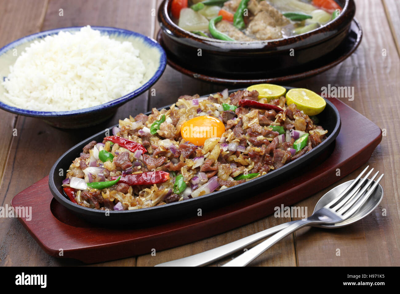 Schweinefleisch-Carson und Sinigang, philippinische Küche Stockfoto