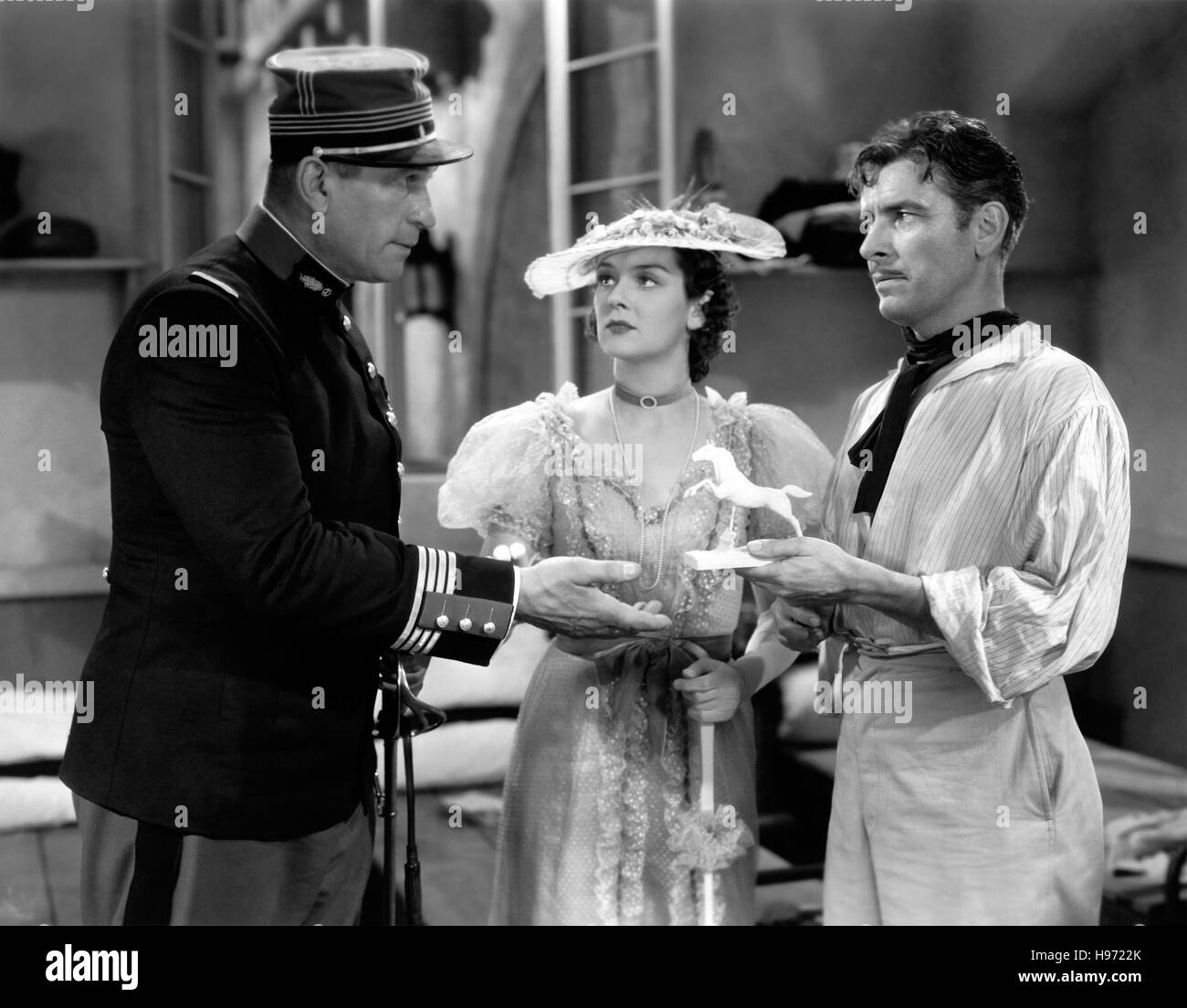 UNTER zwei Flaggen 1938 Twentieth Century Fox Film mit Ronald Coleman auf der rechten Seite und Rosalind Russell Stockfoto