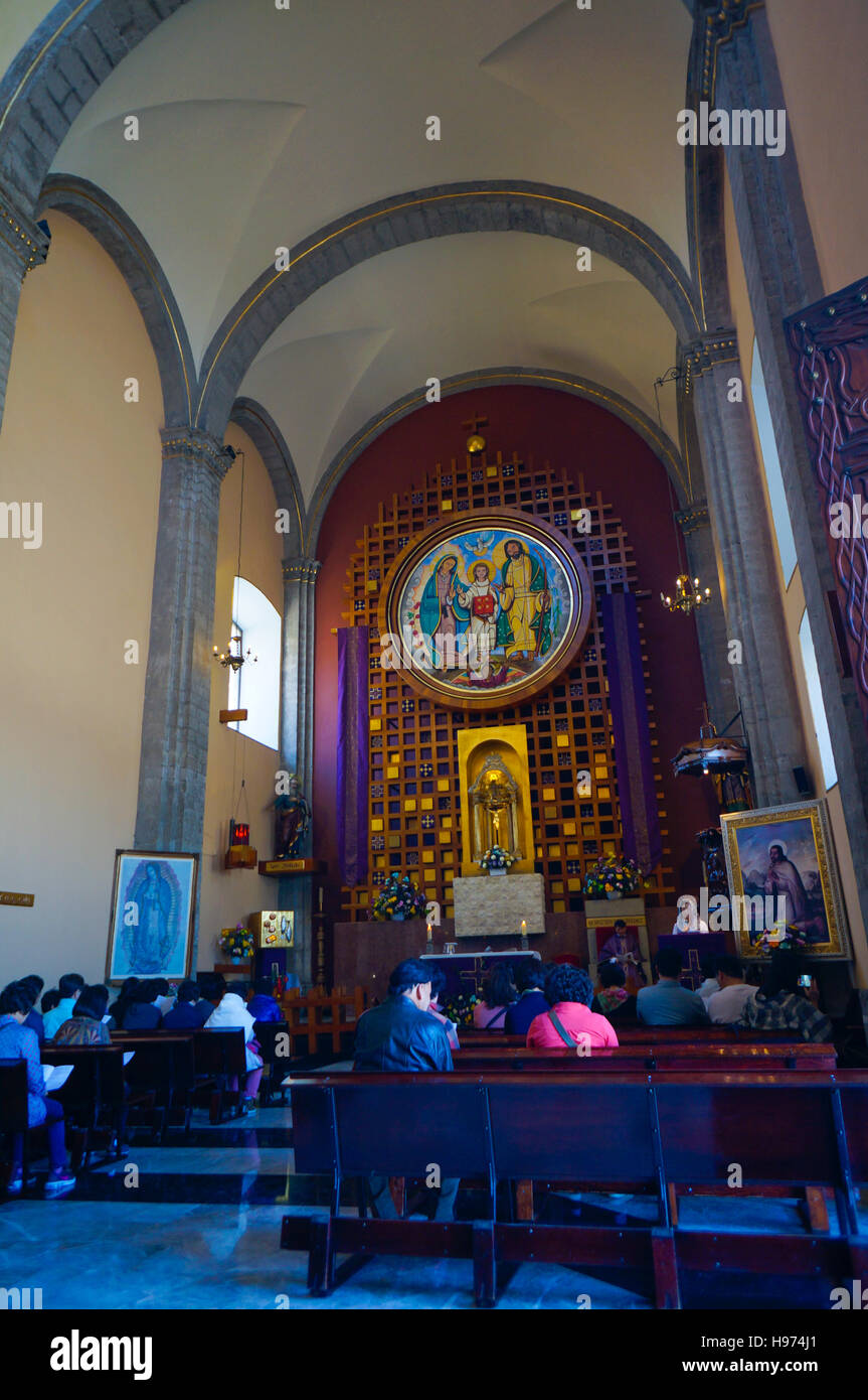 La Parroquia des Capuchinas (Parroquia de Santa María de Guadalupe) an der La Basilica de Nuestra Senora de Guadelupe, Mexiko-Stadt, Mexiko Stockfoto