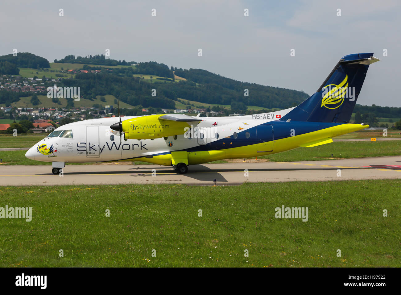 Bern/Schweiz 5. August 2015: 328 von Skywork am Flughafen Bern Stockfoto
